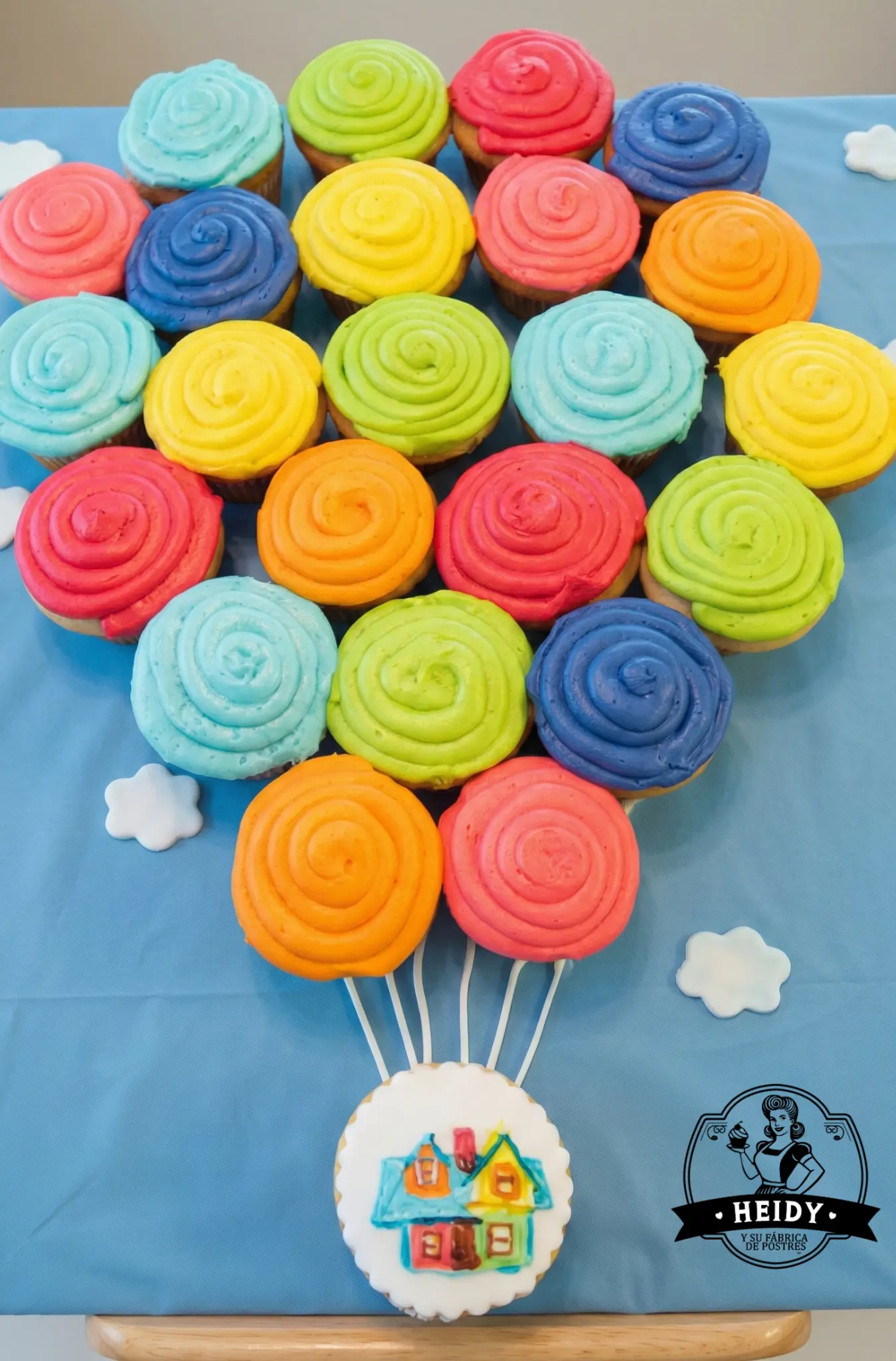 Corazón de Magdalenas Coloridas