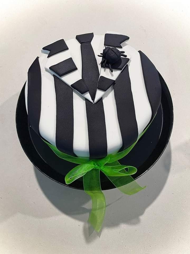 Pastel Elegante de Traje